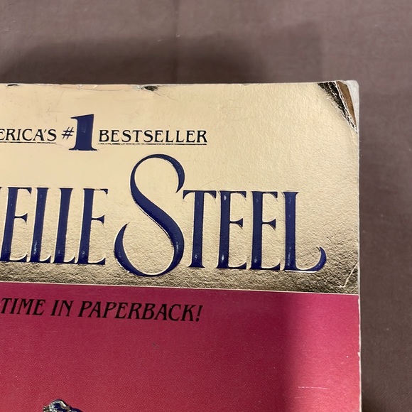 Lot of 2 Danielle Steel Books: Family Album and The Ranch - Picture 9 of 10